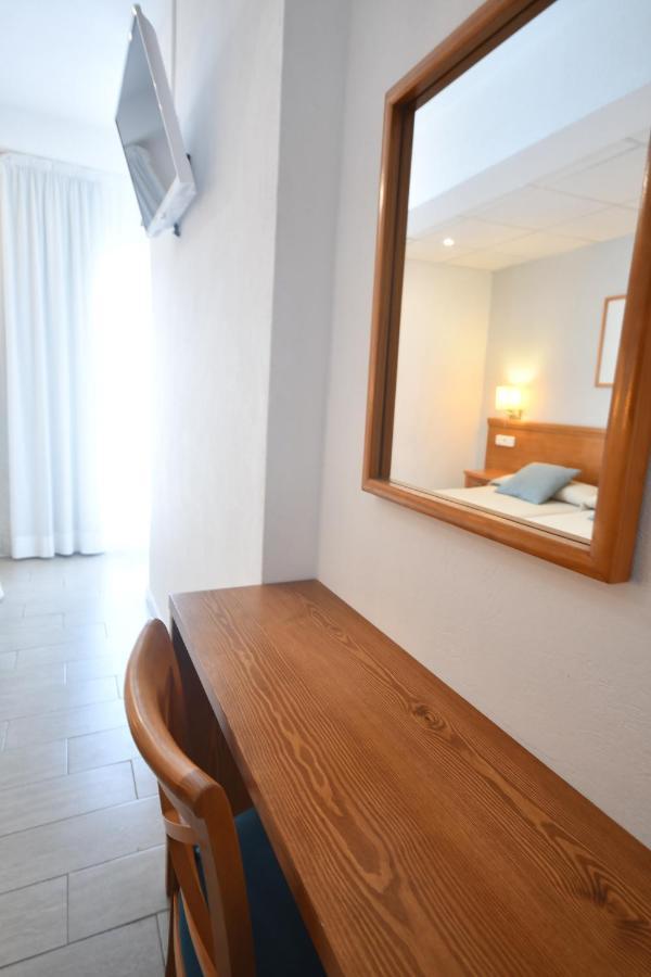 Hostal Mallorca Сан-Антонио-Абад Экстерьер фото