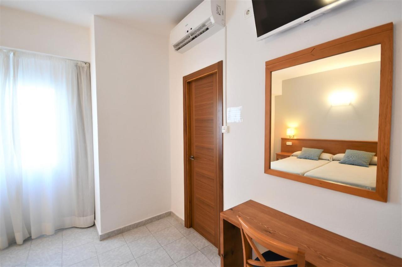 Hostal Mallorca Сан-Антонио-Абад Экстерьер фото