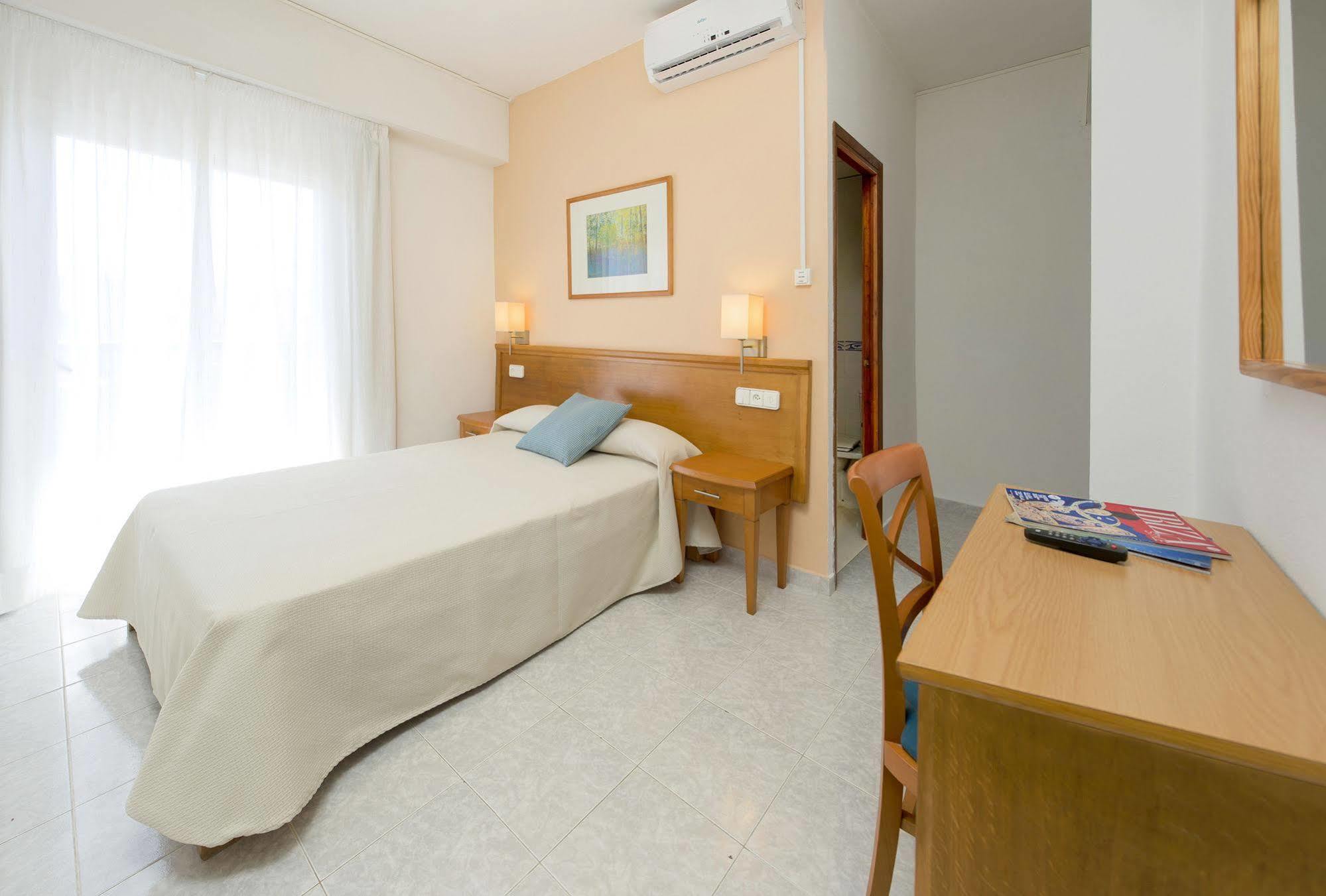 Hostal Mallorca Сан-Антонио-Абад Экстерьер фото