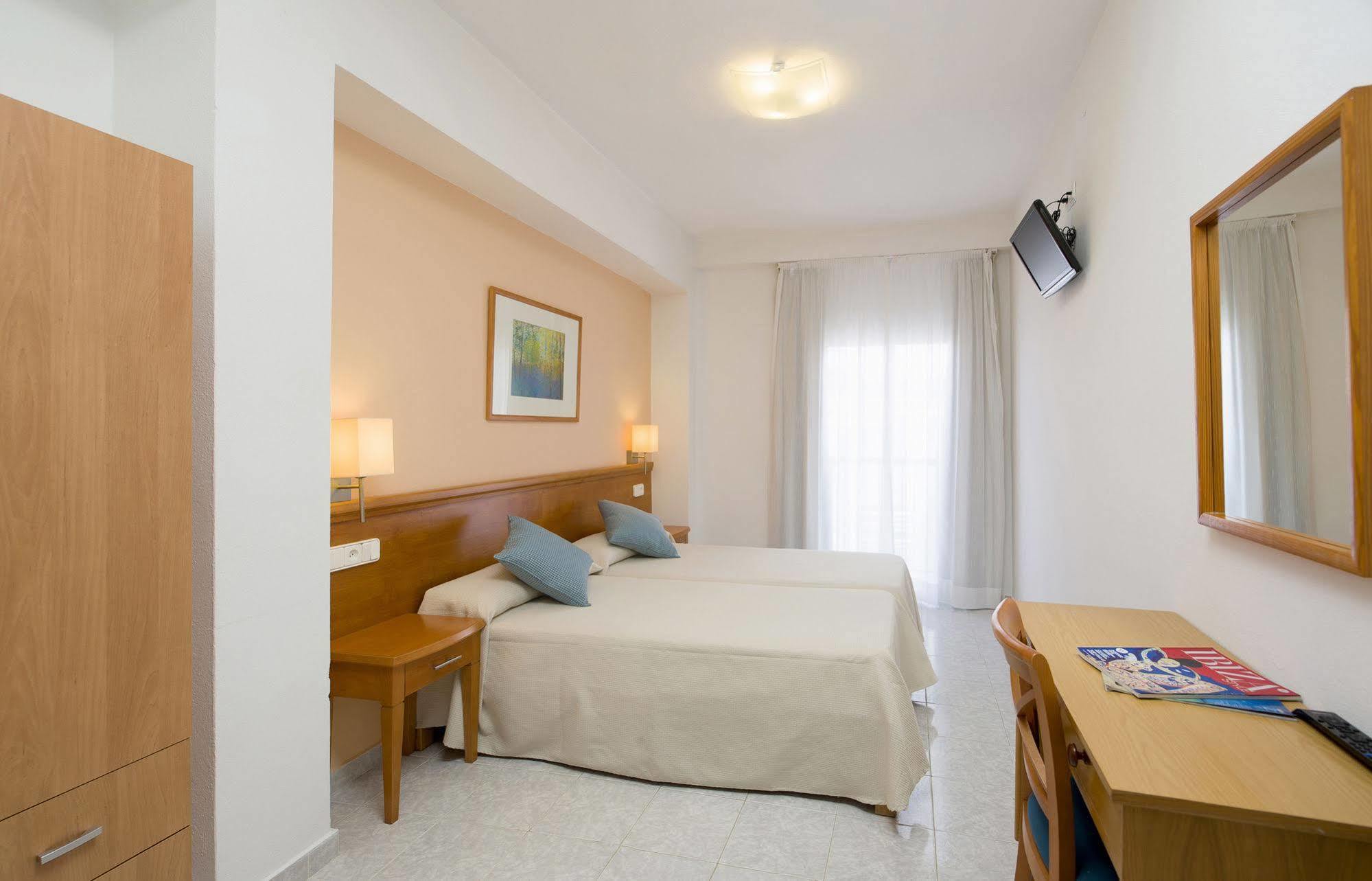 Hostal Mallorca Сан-Антонио-Абад Экстерьер фото